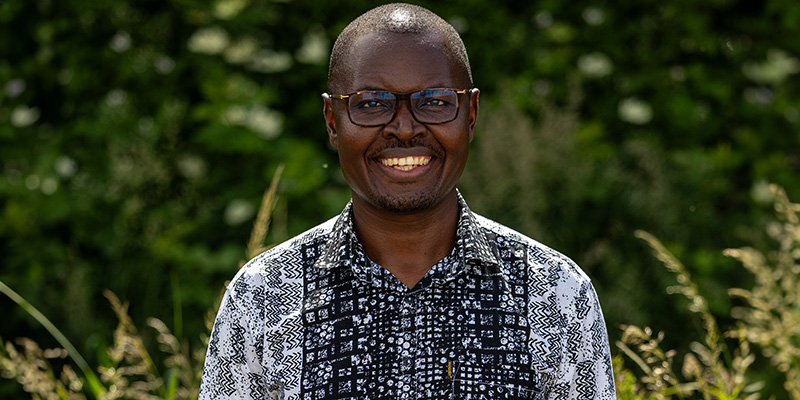 Portret van John Ochieng uit Uganda.